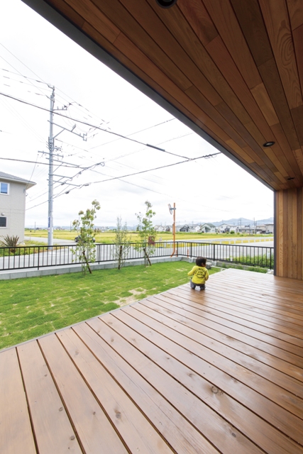 三角屋根のインダストリアルハウス