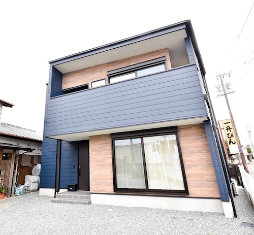 【お客さまのお家紹介_松阪市Tさま邸Part.1 家具のような佇まいのキッチンが主役。広々としたLDK空間を実現】