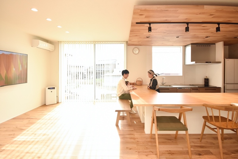 【お客さまのお家紹介_東員町Kさま邸Part.1 ダイニング一体型のキッチンの存在感が際立つ平屋のお家 】